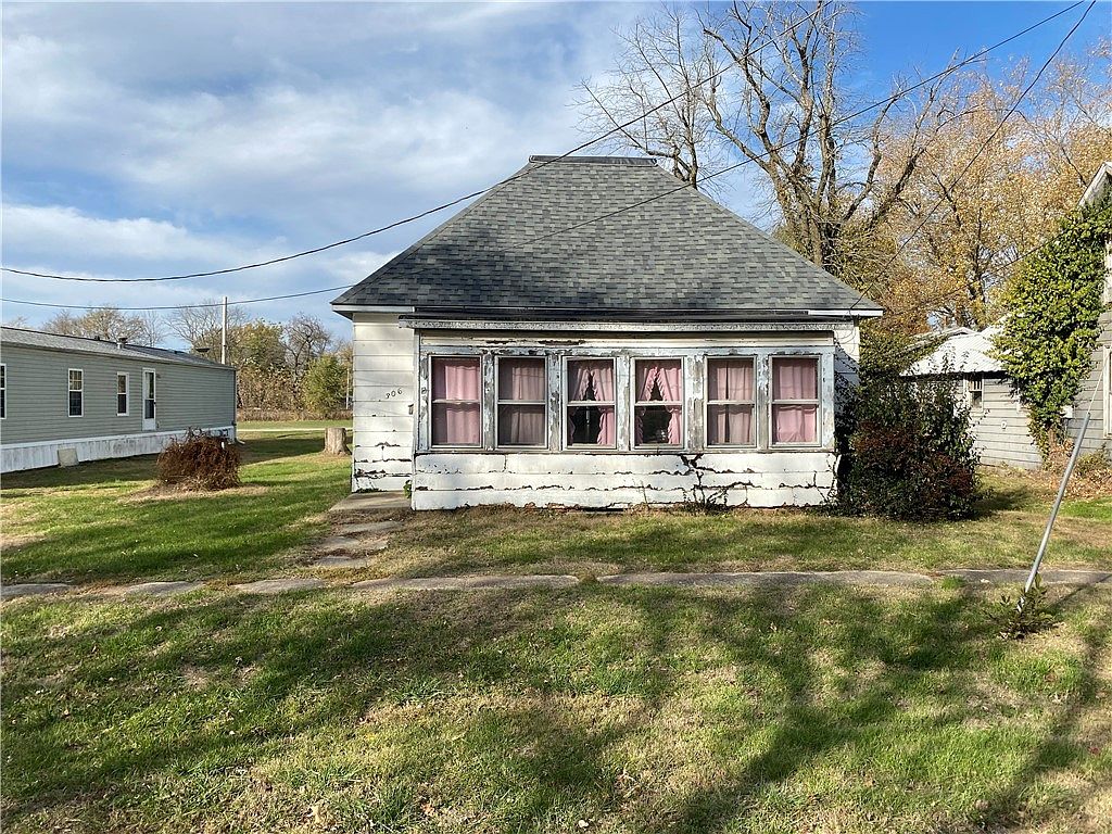 306 W 5th St, Saint Elmo, IL 62458 Zillow