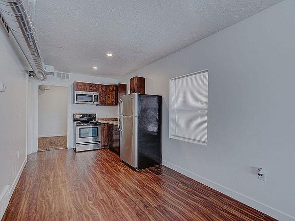 3rd image of 419 E 200 S #202