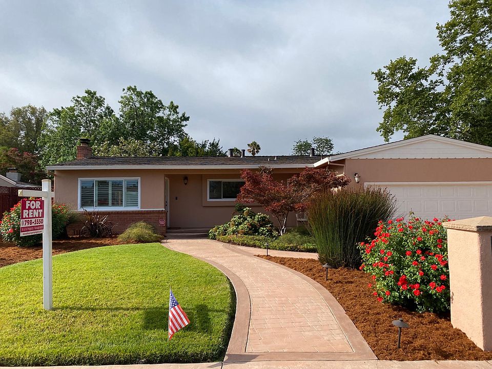 1st image of 67 Kathryn Dr