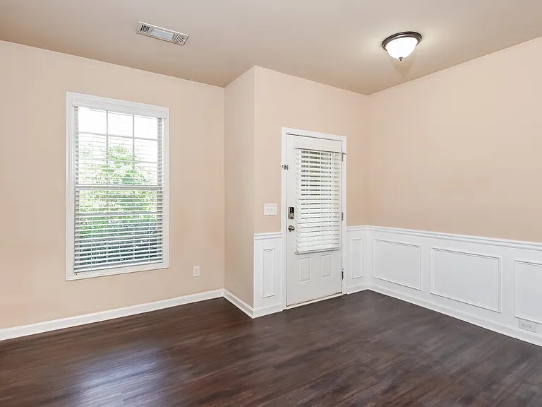 741 Collingsworth Ln — Photo 9