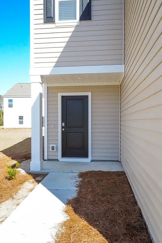 4 bed, 2.5 bath, 2174 sqft, $2,100 — Photo 3