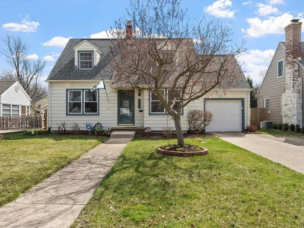 1430 McKinley Ave, South Bend, IN 46617