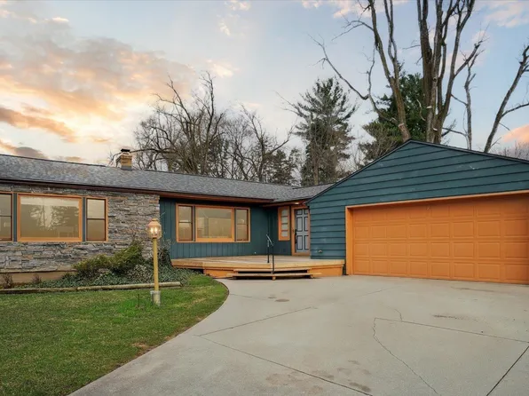 1447 N Genevieve St, Burton, MI 48509