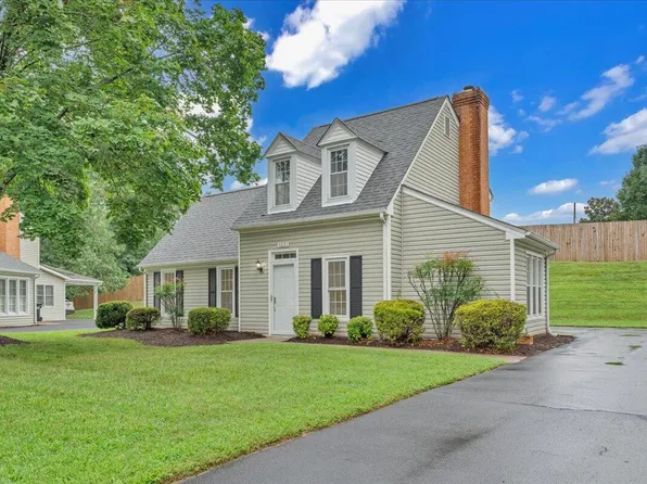 3221 Winterberry Dr, Roanoke, VA 24018