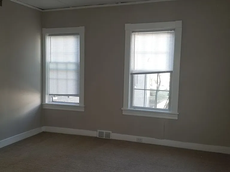 11 W Princeton Cir — Photo 20