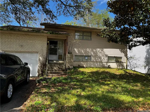 210 Appletree Ln, Gretna, LA 70056