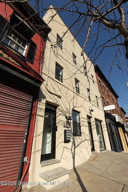 3 bed, 1100 sqft, $3,150 — Photo 1