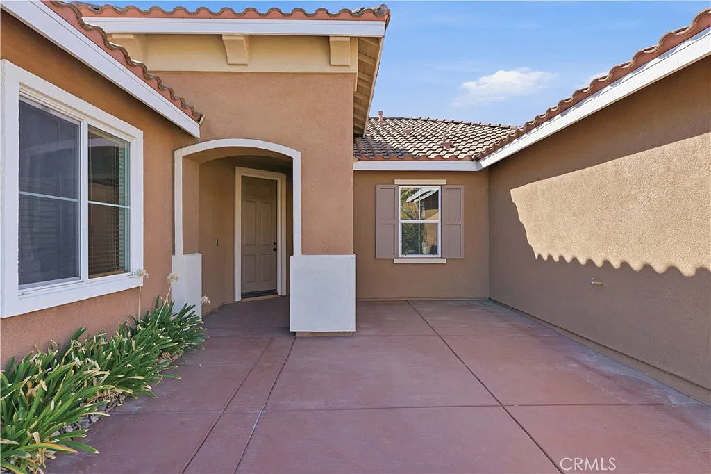 4 bed, 2.5 bath, 2444 sqft, $3,495 — Photo 3