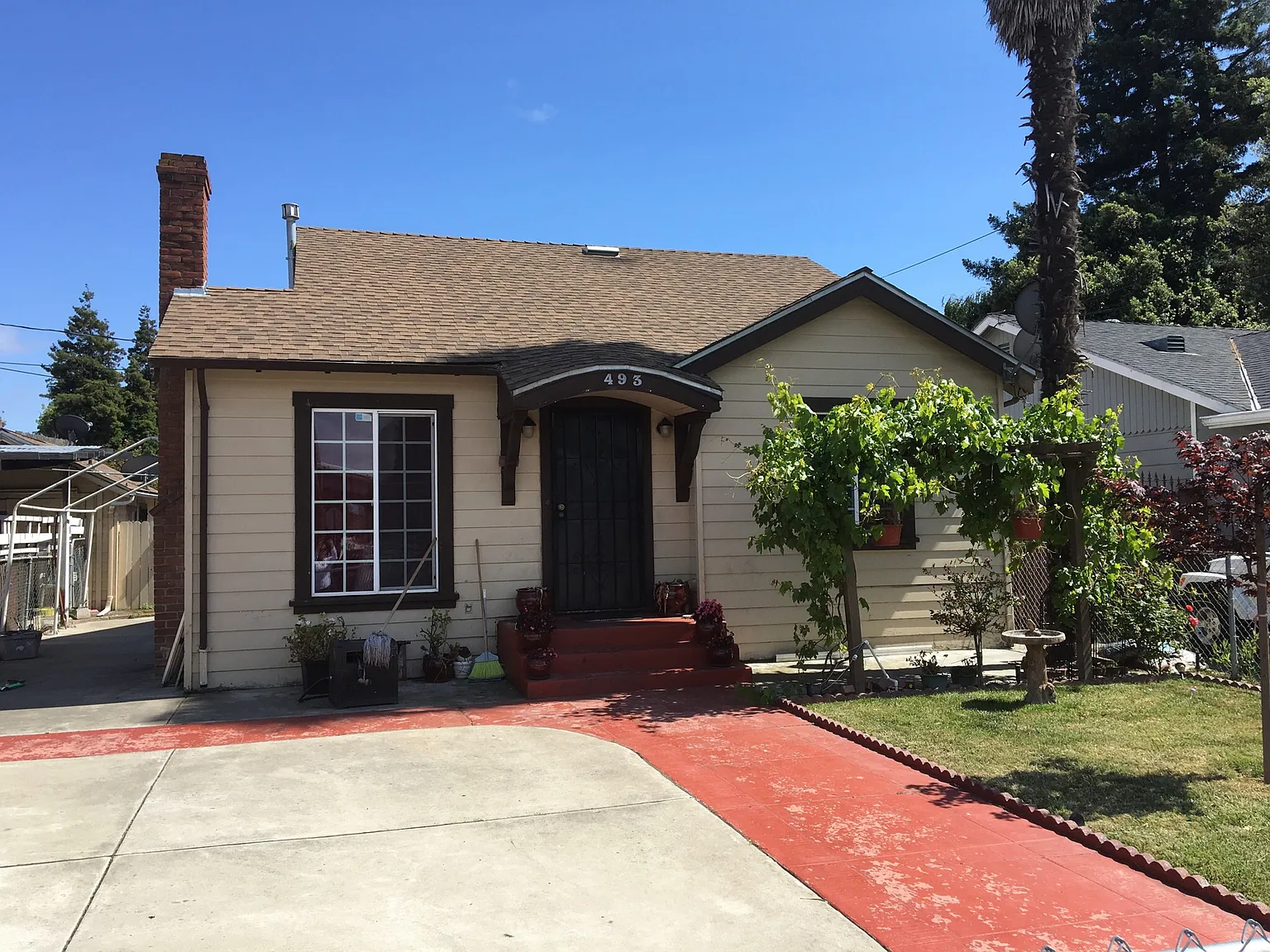 493 Grove Way photo 1