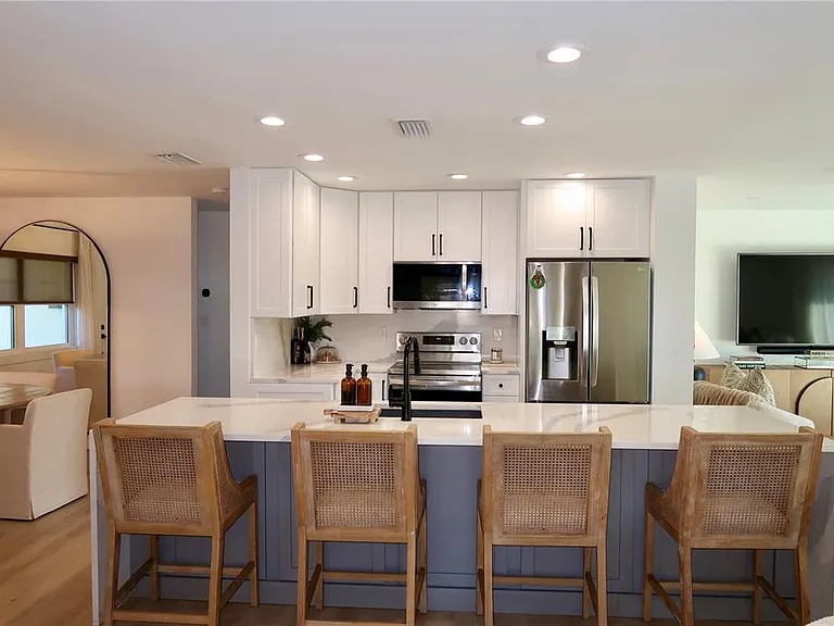 9484 Treasure Ln NE — Photo 3