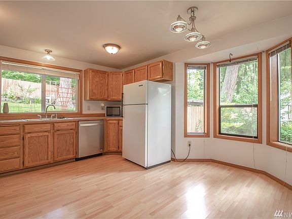 4th image of 12516 Edgemere Dr SW