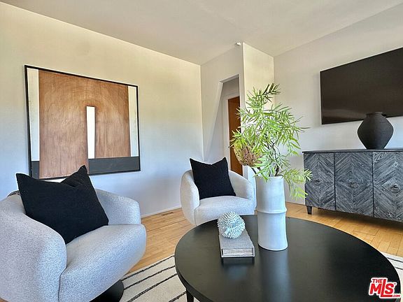 2nd image of 999 N Doheny Dr #Penthouse 3-4