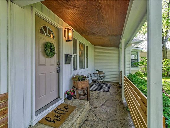 4th image of 110 E 80th St