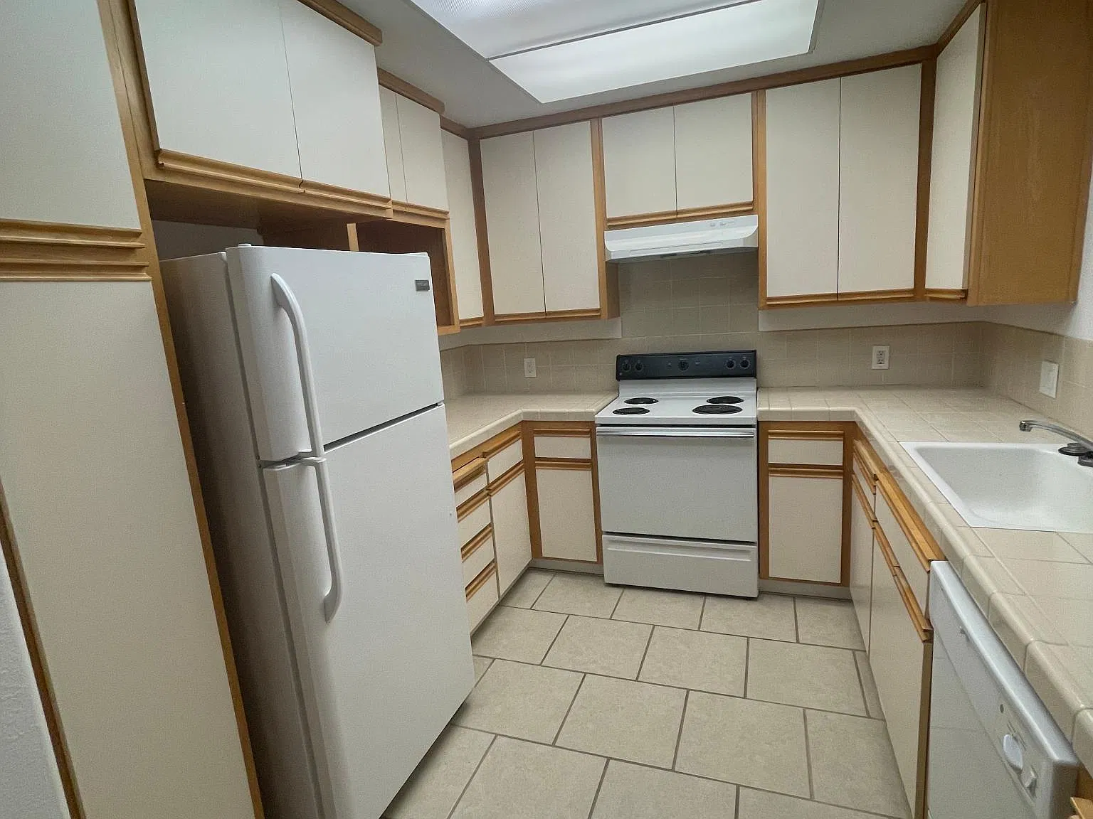 1 bed, 800 sqft, $2,400 — Photo 2