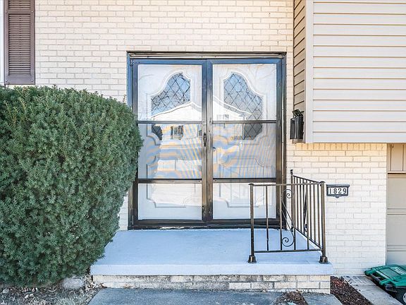 2nd image of 1829 Holling Dr