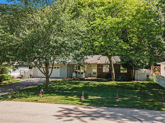 2nd image of 629 Pineview Dr