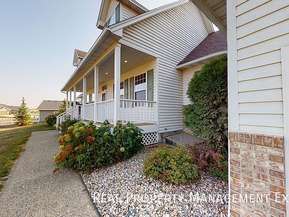 4th image of 305 E Pine Lake Dr