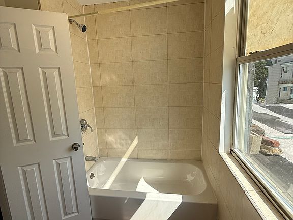 5th image of 178-180 Alexander St #3A