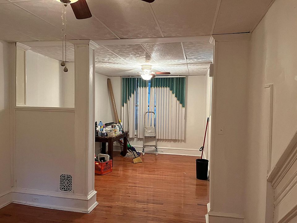 Livingroom / Dining room.