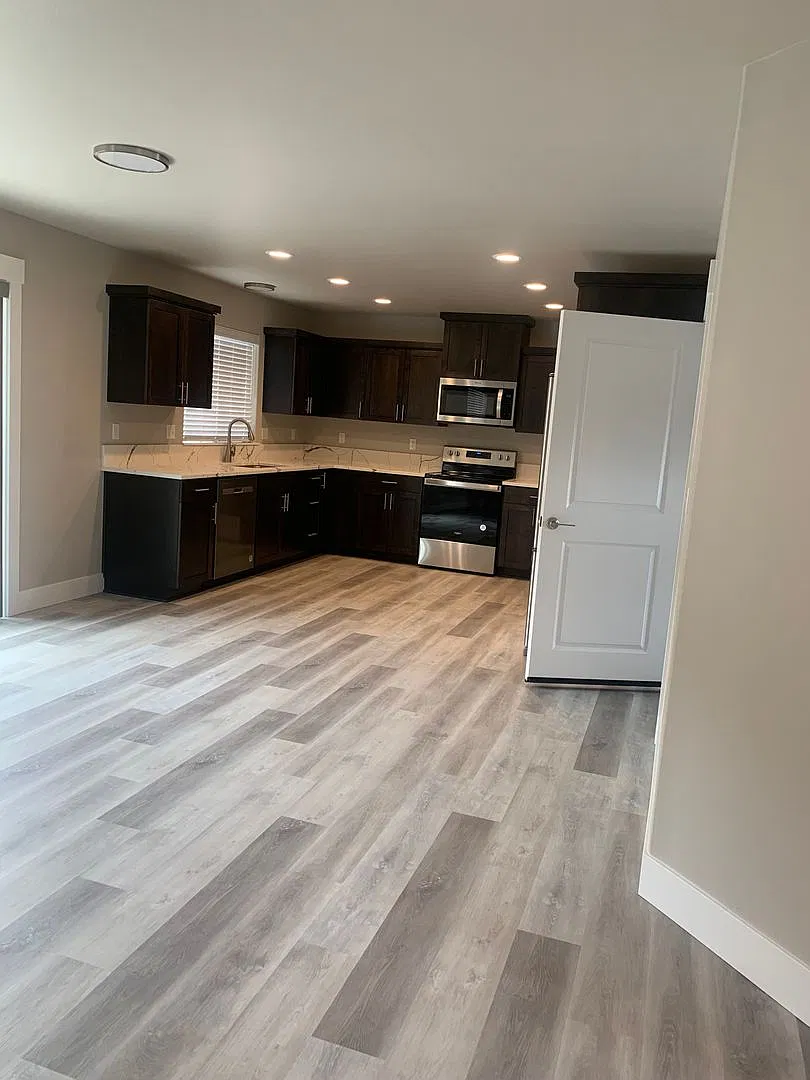 Beautiful Newer Home — Photo 4
