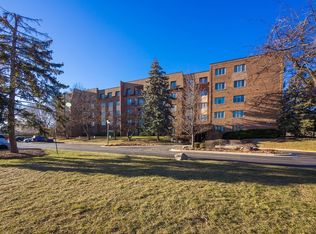 453 Raintree Dr UNIT 1C, Glen Ellyn, IL 60137