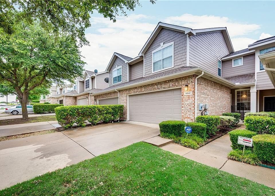 1st image of 9841 Castlewood Dr
