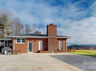 604 Miles View Dr, Mills River, NC 28759