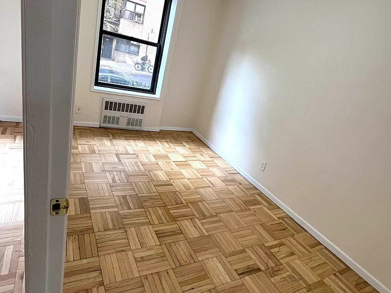 4439 Broadway #1C — Photo 3