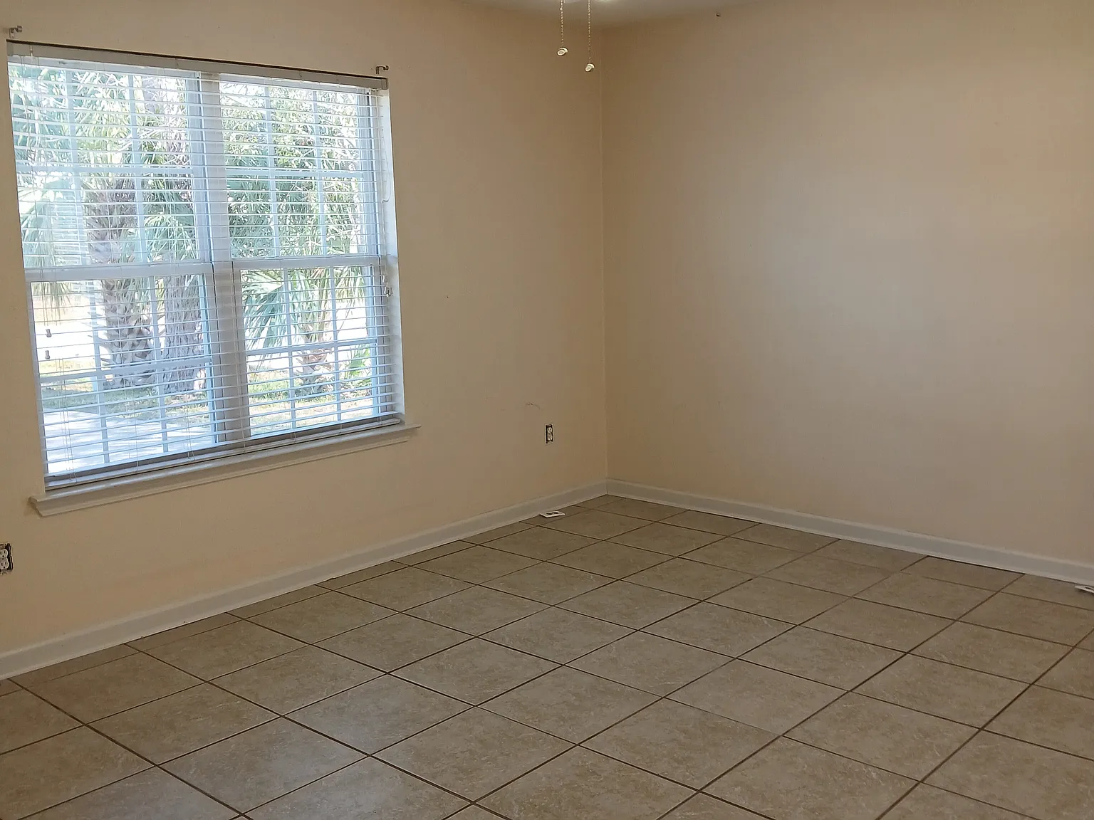 3 bed, 1404 sqft, $2,000 — Photo 4