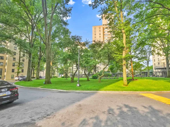 6 Fordham Hill Oval image 2 of 25