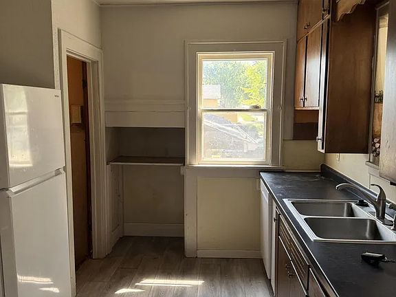 2nd image of 602 N Broadway St