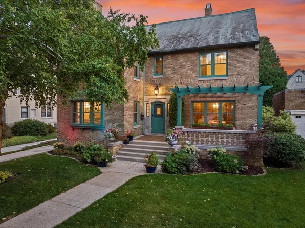 2915 East Kenwood BOULEVARD, Milwaukee, WI 53211