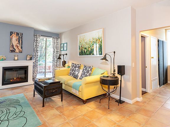 2nd image of 10861 Moorpark St Unit 111