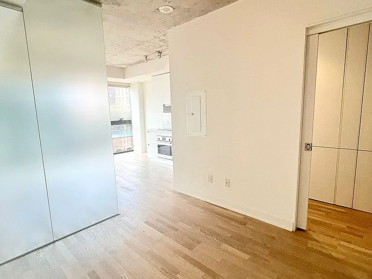 629 King St W #623 — Photo 6