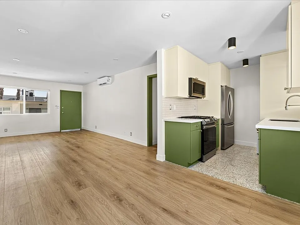 6615 Franklin Ave.