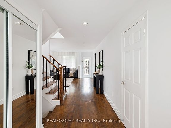 4th image of 55 Dylan St