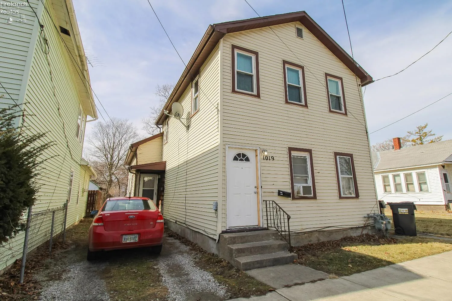 1019 Hancock St photo 1