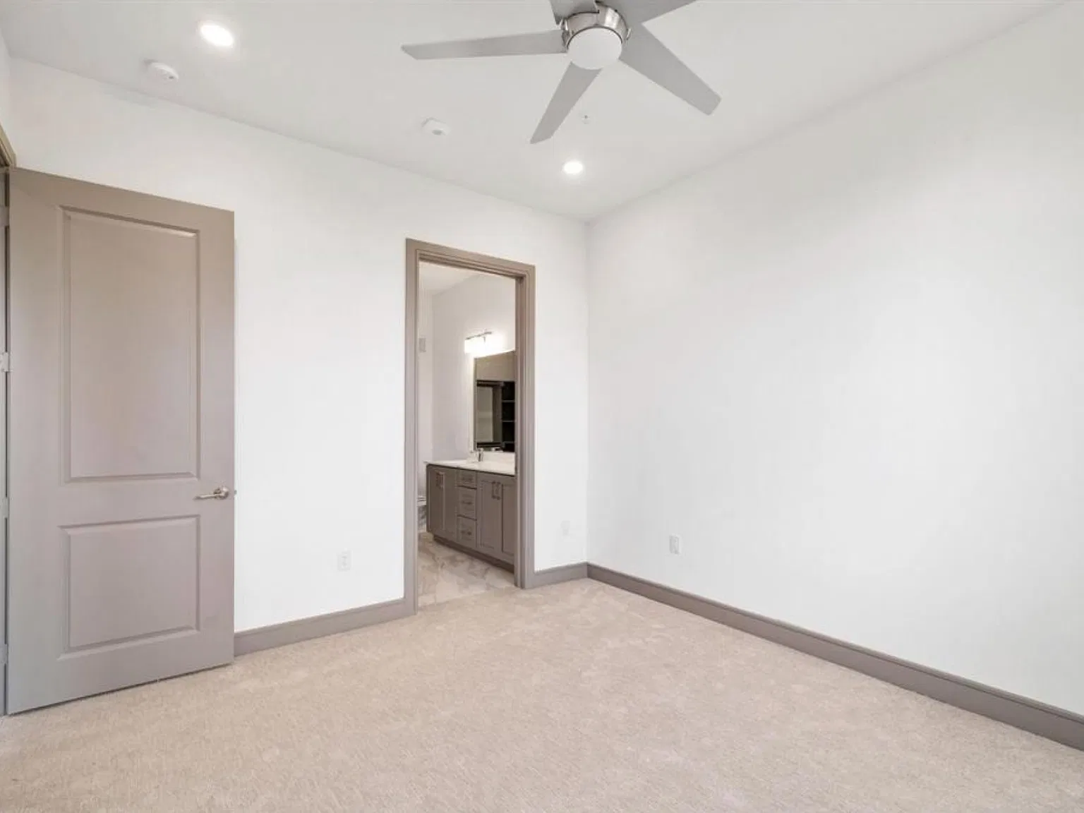 2 bed, 1151 sqft, $2,100 — Photo 2