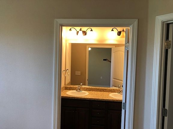 4th image of 3946 Willow Glen Dr