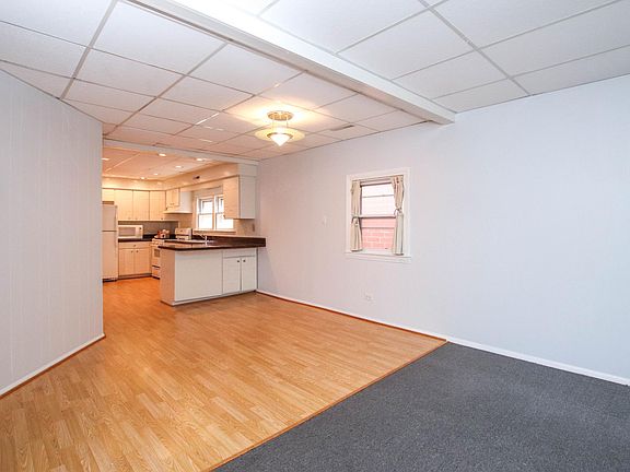 3rd image of 519 N Marshfield Ave #2