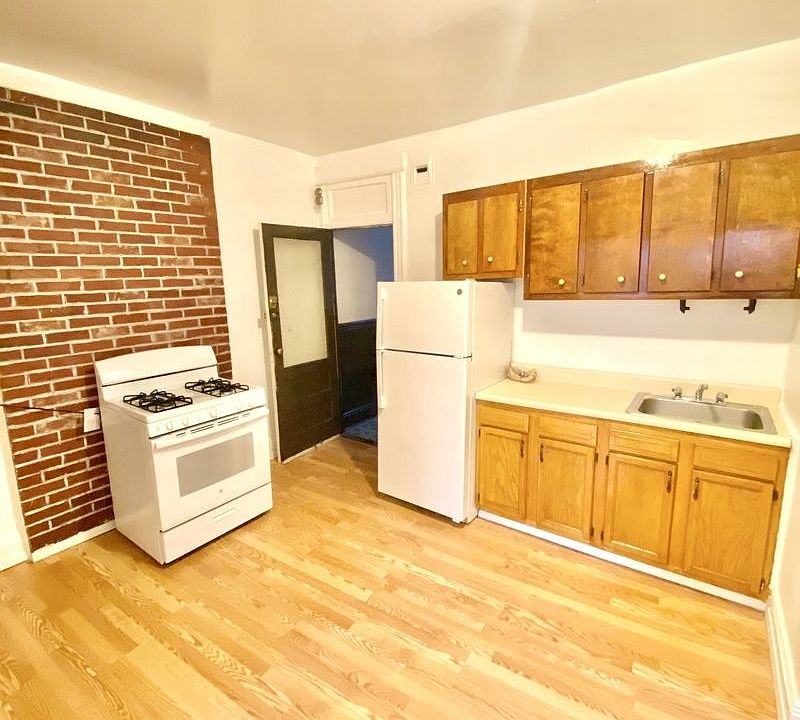1st image of 2267 28th St APT 2R