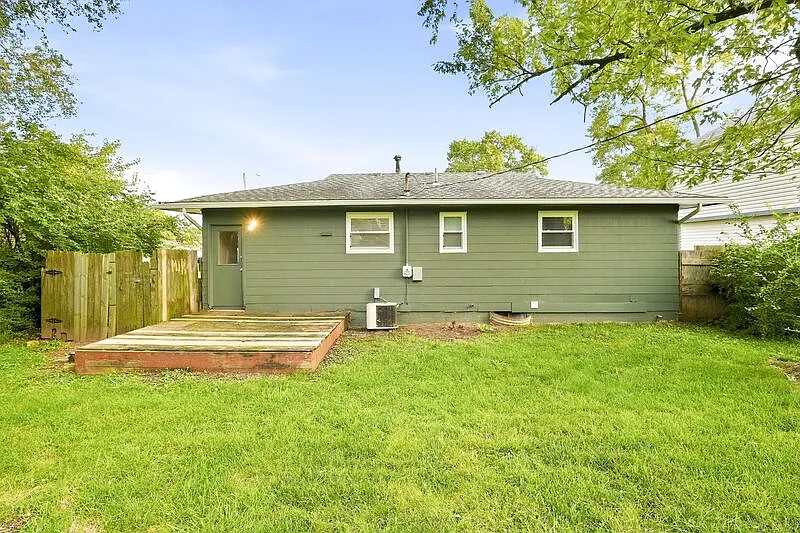 3 bed, 1.5 bath, $1,495 — Photo 2
