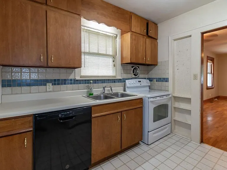 1005 Maine St — Photo 15