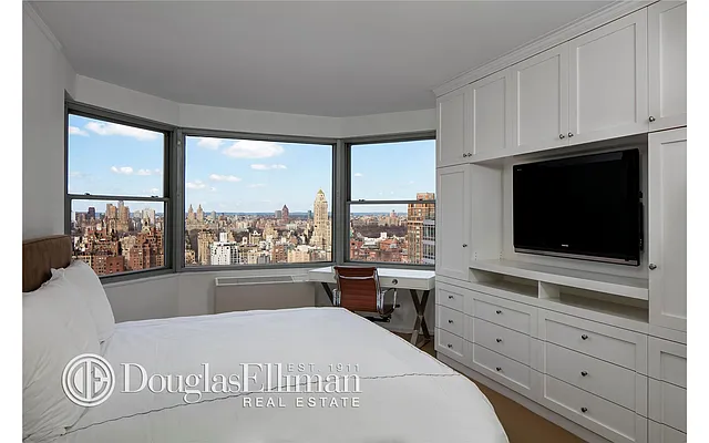 Sold by Douglas Elliman | media 15