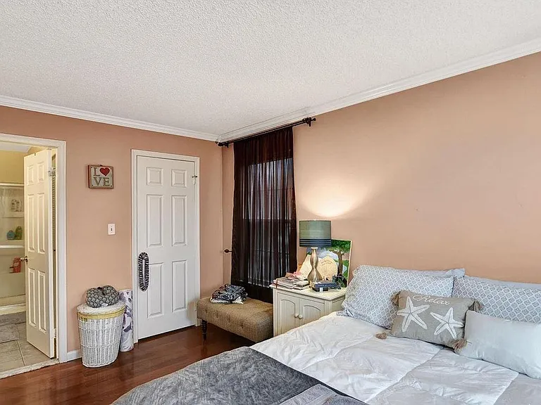 500 Danbury Ln — Photo 7