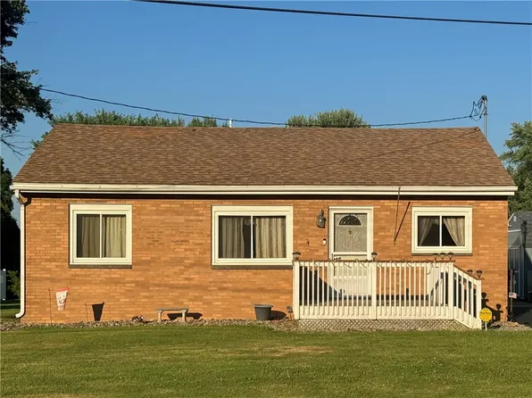 169 Oak Park Ln, New Castle, PA 16101