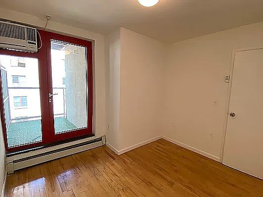 3rd image of 190 E 7th St APT 414