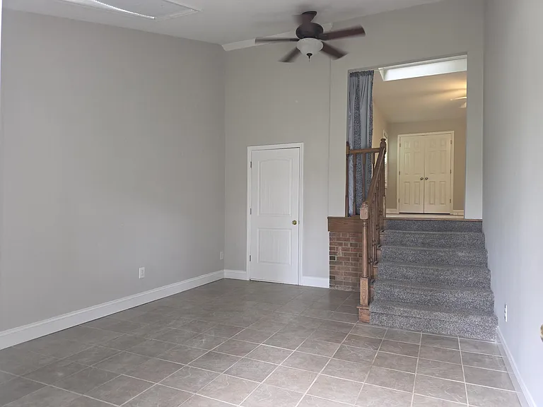 201 Thomas Dr — Photo 13