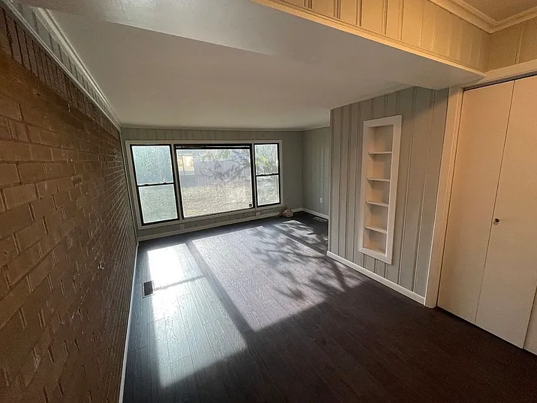 2030 Crockett St — Photo 5