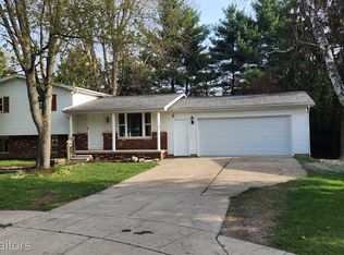 814 Murphy Ct, Linden, MI